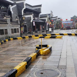 Barrière de karting de haute qualité, vente chaude, durable, en plastique rotomoulé, barrière routière et de circulation - Product Image 5