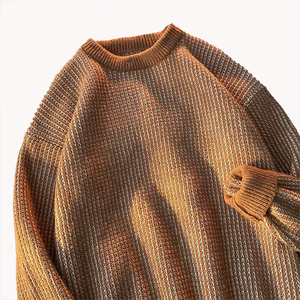 เสื้อสเวตเตอร์ลายทางเล็กแบบใหม่สำหรับผู้ชาย คู่รัก สไตล์ลำลอง ถักนิตติ้ง ดีไซน์เฉพาะตัว แฟชั่นอเนกประสงค์ สีสันตัดกัน ใช้เป็นเสื้อตัวในหรือใส่เป็นเสื้อตัวนอกได้ - Product Image 4