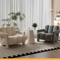Fauteuil lounge Azure en velours avec structure en bois sculpté, fauteuil d'appoint rembourré, vente en gros, idéal pour petits espaces, salon et maison