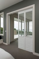 Usine directe bon prix persienne en PVC portes coulissantes obturateur intérieur PVC volet à deux volets plantation persienne creuse volets de fenêtre