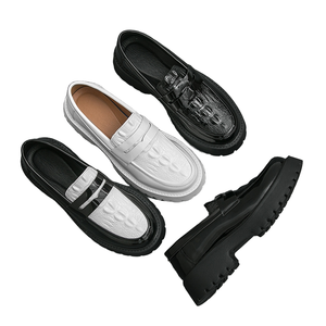 Mocasines con Suela Gruesa y Estampado de Cocodrilo Brillante para Hombre, Zapatos de Plataforma de Cuero para Fiestas y Uso Diario - Product Image 1
