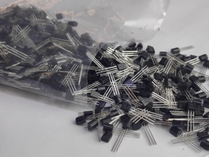 Paquet de transistors <span class=keywords><strong>S8050</strong></span> <span class=keywords><strong>Triode</strong></span> <span class=keywords><strong>S8050</strong></span> de haute qualité TO-92 - Product Image 2