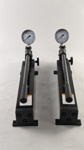 Pompe manuelle industrielle ultra haute pression VHP-3500, conception à simple action, alternative à la pompe tendeuse de boulons ENERPAC - Product Image 3