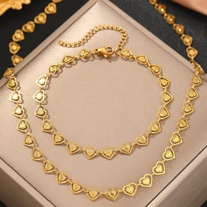Collier en acier inoxydable de style français, luxe léger, en forme de cœur, avec dentelle ajourée, pour femme, design de niche au toucher haut de gamme - Product Image 3