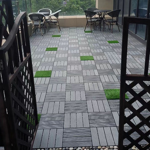 Azulejos de cubierta entrelazados Acabado de grano de madera de plástico Pisos impermeables para exteriores Uso en todos los climas - Product Image 4