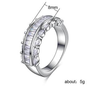 Anello con Accenti in Cristallo per Donne, Elegante Accessorio di Moda per Uso Quotidiano e Feste - Product Image 5