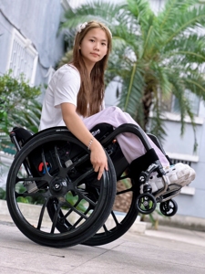 <span class=keywords><strong>Silla</strong></span> <span class=keywords><strong>de</strong></span> <span class=keywords><strong>ruedas</strong></span> A8, <span class=keywords><strong>silla</strong></span> <span class=keywords><strong>de</strong></span> <span class=keywords><strong>ruedas</strong></span> <span class=keywords><strong>para</strong></span> discapacitados, <span class=keywords><strong>ruedas</strong></span> delanteras <span class=keywords><strong>de</strong></span> carbono <span class=keywords><strong>de</strong></span> goma <span class=keywords><strong>de</strong></span> 4 pulgadas, <span class=keywords><strong>ruedas</strong></span> <span class=keywords><strong>de</strong></span> transmisión <span class=keywords><strong>de</strong></span> 24 pulgadas y 26 pulgadas <span class=keywords><strong>para</strong></span> discapacitados - Product Image 6