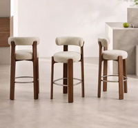Tabouret de bar commercial de luxe rembourré avec dossier, style minimaliste moderne, pour îlot de cuisine extérieur ou comptoir de salle à manger d'hôtel
