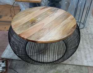 Ensemble de trois tables basses de bureau modernes avec plateau en marbre blanc et fer, durables, légères, finition noire, Aura mondiale, vente en gros - Product Image 1