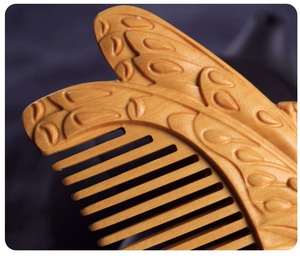 Peine Gua Sha de Dientes Anchos con Logotipo Personalizado, Peine de Madera Chino Tradicional Tallado a <span class=keywords><strong>Mano</strong></span> para Mujer, Peine Hecho a <span class=keywords><strong>Mano</strong></span> Único <span class=keywords><strong>y</strong></span> Elegante - Product Image 6