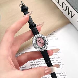 クォーツウォッチ2025カスタムウォッチロゴフルダイヤモンドプチヒマワリ女性用ユニークなアイスアウトウォッチ - Product Image 4