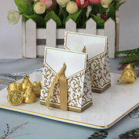 Fabricants chinois vente en gros détail papier matériel arabe pas cher décoration de luxe blanc mariage indien boîtes de faveur pour cadeaux de porte