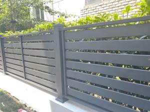 Panneaux de clôture horizontaux en <span class=keywords><strong>aluminium</strong></span> pour la confidentialité Mur de clôture décoratif extérieur anti-escalade - Product Image 2