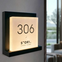 Plaque de porte lumineuse en acrylique à LED avec base de table, numéro de chambre d'hôtel, taille et motif personnalisés, fabrication sur mesure disponible