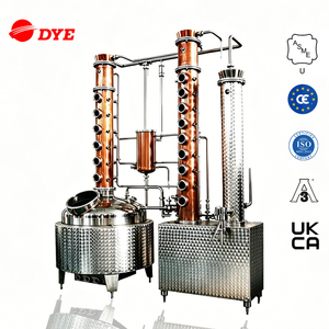Alambic à colonne <span class=keywords><strong>de</strong></span> 200 L au design unique avec 2 colonnes <span class=keywords><strong>de</strong></span> distillation en cuivre et un panier à gin, idéal pour la production <span class=keywords><strong>de</strong></span> bières en petites séries - Product Image 1