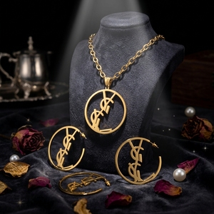 Juego de Joyería de Acero Inoxidable de Marca de Diseñador para Mujer, Venta al por Mayor de Fábrica, Collar y Aretes de Oro de 18k, Resistentes al Agua, PVD, para Fiesta - Product Image 3