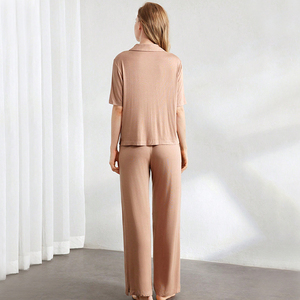 Set <span class=keywords><strong>Pigiama</strong></span> <span class=keywords><strong>Invernale</strong></span> da <span class=keywords><strong>Donna</strong></span> in Fibra di Bambù 100% Personalizzato OEM ODM, 2 Pezzi, Morbido e Traspirante, Maniche Lunghe, Vendita all'Ingrosso - Product Image 2