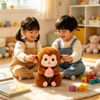 Peluches singes mignons en gros, animaux en peluche Kawaii tenant une pêche pour la décoration intérieure et les cadeaux