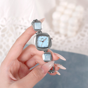 Montre-bracelet créative unique en forme de diamant irrégulier pour femmes montre à quartz en nacre haut de gamme et exquise - Product Image 4