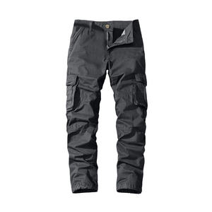 Pantalon cargo homme coupe moderne, coupe légèrement fuselée, poches utilitaires, tissu en coton riche de poids moyen, confort élégant - Product Image 1