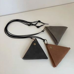 Bolsitas de Cuero Vintage para Guardar Auriculares y Monedas, Bolsas Protectoras Portátiles Creativas, Bolsa Triangular para Gafas - Product Image 2