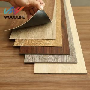 Revêtement <span class=keywords><strong>de</strong></span> <span class=keywords><strong>sol</strong></span> LVT à dos sec <span class=keywords><strong>de</strong></span> 1,5 à 3 mm, respectueux <span class=keywords><strong>de</strong></span> l'environnement, vinyle auto-adhésif, sans formaldéhyde, 20 ans d'expérience, vente directe d'usine - Product Image 1