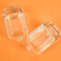 Flacon de parfum en verre transparent facetté rechargeable de 50 ml pour les marques de parfums personnalisées