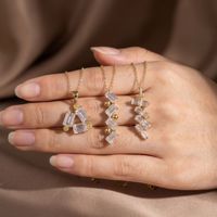 Collier en cuivre serti de diamants pour femmes - Collier en cuivre avec pendentif en zircon - Vente en gros d'usine