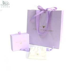 Sac cadeau en papier violet de luxe avec impression dorée de haute qualité, nouveau design, emballage personnalisé - Product Image 3