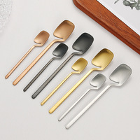 Ensemble de couverts de luxe en acier inoxydable jetables à suspendre au mur, couteau à steak, fourchette, cuillère et tasse dorée de haute qualité