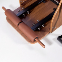 Chaise Wunda en bois de noyer de qualité supérieure avec pédales séparées, compacte, durable, idéale pour les studios de boutique et les entraîneurs privés