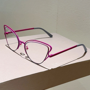 <span class=keywords><strong>Occhiali</strong></span> 2025 <span class=keywords><strong>da</strong></span> donna con struttura in metallo Cat-Eye semplici alla moda <span class=keywords><strong>occhiali</strong></span> Anti-blu chiari popolari <span class=keywords><strong>occhiali</strong></span> colorati a forma <span class=keywords><strong>di</strong></span> farfalla - Product Image 4