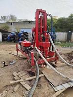 Foreuse de puits d'eau de 100 m avec moteur Cummins, équipement de forage rotatif hydraulique haute efficacité