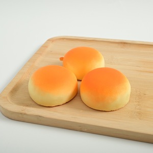 Jouet de décompression en PU à rebond lent, simulation de petit pain de 5 cm, jouet à pincer, pendentif gâteau, vente en gros pour fabricants - Product Image 2