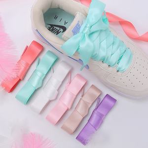 OLIAN <span class=keywords><strong>Lacets</strong></span> de chaussures <span class=keywords><strong>plats</strong></span> en satin de 2 <span class=keywords><strong>cm</strong></span> de large personnalisés 4/5 pouces <span class=keywords><strong>Lacets</strong></span> de chaussures en soie polyester colorés pour baskets compensées pour femmes - Product Image 3