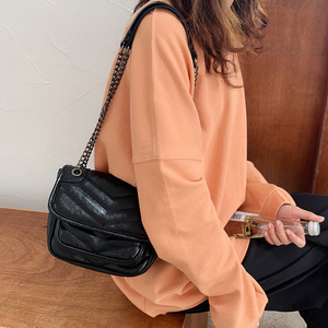 Bolso de Hombro Retro de Cuero Suave Negro para Mujer, con Correa de Cadena, Diseño Cuadrado Pequeño, para Uso Diario - Product Image 4