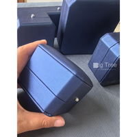 Boîte à bijoux en cuir bleu avec logo estampage or Paquet de bijoux LED de luxe Boîtes à bagues personnalisées Boîte à bijoux avec lumières