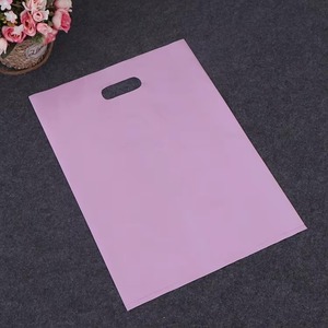 Sacs shopping personnalisés YC avec logo imprimé, sacs en polyéthylène avec poignée découpée pour vêtements - Product Image 4