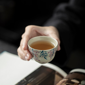 <span class=keywords><strong>Tazza</strong></span> <span class=keywords><strong>da</strong></span> tè in ceramica Kung Fu dipinta a mano Master Cup Grass frassino moderno con fiori per una <span class=keywords><strong>tazza</strong></span> <span class=keywords><strong>da</strong></span> tè femminile personale - Product Image 3