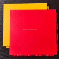 Revêtement de sol modulaire en plastique emboîtable imperméable pour basketball, facile à poser, en PP, pour terrains de sport intérieurs et terrains de football paysagers