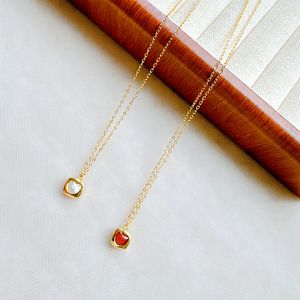 Collier en acier inoxydable style minimaliste polyvalent en trois dimensions nacre blanche 3d coeur en agate rouge pour femmes bijoux - Product Image 3