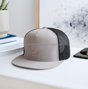 Gorra Trucker Gris con Bordado de Asta Marrón, Ajustable con Cierre a Presión, de 6 Paneles, Malla, Estilo Casual Unisex - Product Image 2