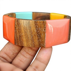 กำไลข้อมือไม้และเรซิ่นดีไซน์ทันสมัย หลายสี สำหรับผู้หญิงและเด็กผู้หญิง สินค้าขายดีสำหรับผู้หญิง - Product Image 2