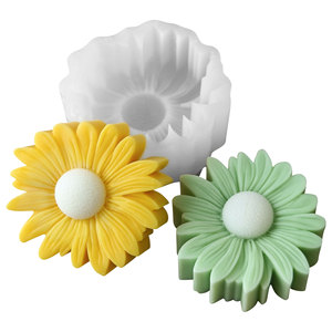 Moule en silicone 3D grande fleur de marguerite de 7 cm - Moule réaliste pour bougies, savons, résines, pierres aromatiques florales pour cadeaux DIY et décoration intérieure - Product Image 1