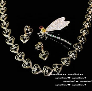 Broche de Libélula Cameron con Relieve en Oro de 18K, Broche de Cristal con Incrustaciones de Gemas, Joyería de Cobre para Bodas, Fiestas y Regalos - Product Image 5