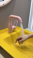 Robinet de lavabo rose moderne de haute qualité Robinet de salle de bain eau chaude et froide en cuivre pour usage domestique