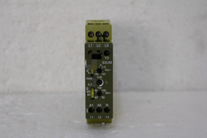 Plc S3UM 24VDC UM 100110VAC H40 Spannungs überwachungs relais ID-Nr. 837251 Programmier regler - Product Image 2
