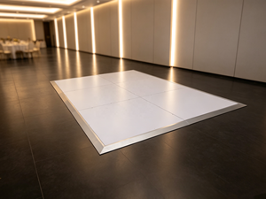 Pista de Baile Portátil de 3x3 Pies en Blanco y Negro para Decorar Lugares de Bodas y Fiestas - Product Image 1