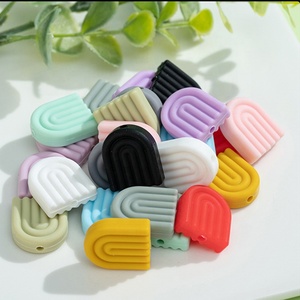Toptan sevimli bebek diy silikon oyuncaklar çiğnemek boncuk emzik zinciri aksesuarları gökkuşağı silikon diş kaşıyıcı - Product Image 1