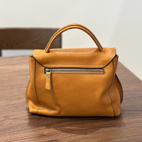 Tas Selempang Kulit Sapi Lapis Atas dengan Logo Kustom, Pegangan Atas, untuk Wanita, Cocok untuk Kerja, Bepergian, dan Aktivitas Sehari-hari